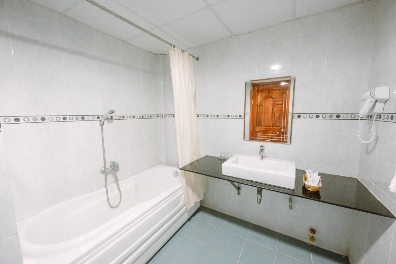 Hoang Duc Hotel Chau Doc Buitenkant foto