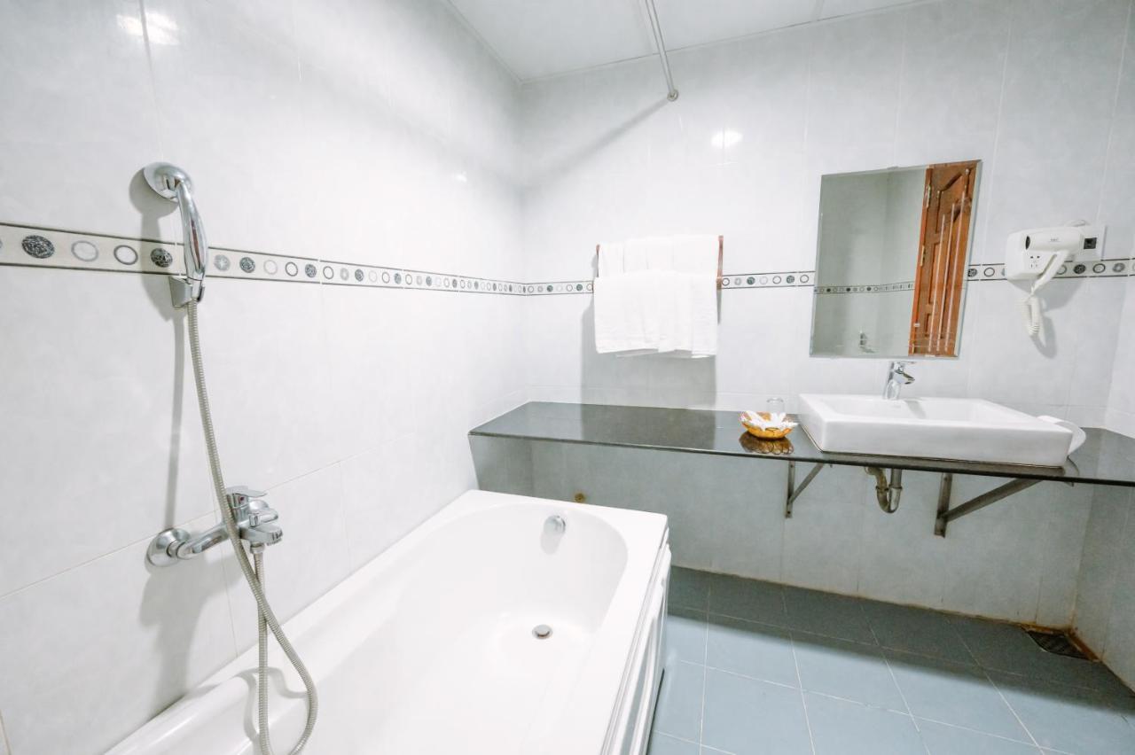 Hoang Duc Hotel Chau Doc Buitenkant foto