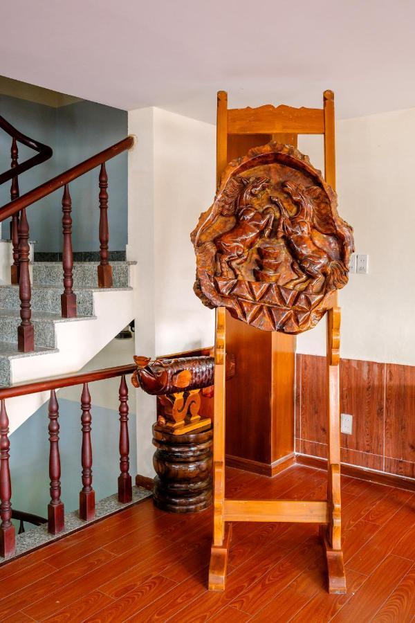 Hoang Duc Hotel Chau Doc Buitenkant foto